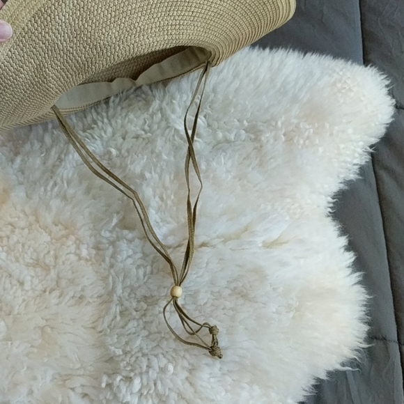 Straw colored Hat - Picture 5 of 5